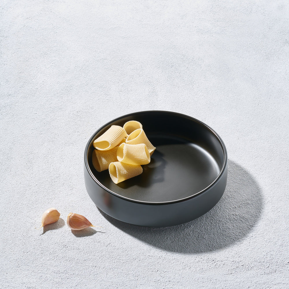 Vikko - Bolt, Round Modern Salad Bowl, Matte Black 50 oz