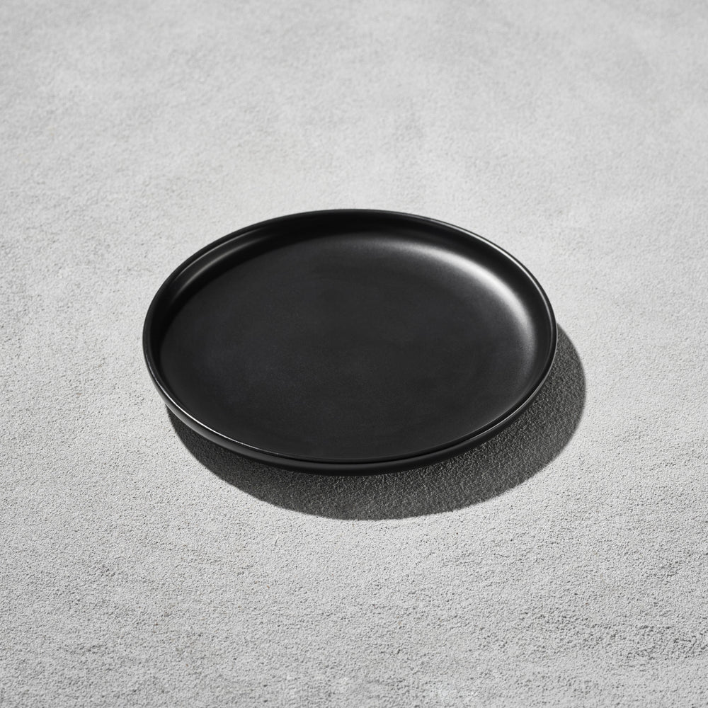 Terra - Round Plate, Black, 7.25"