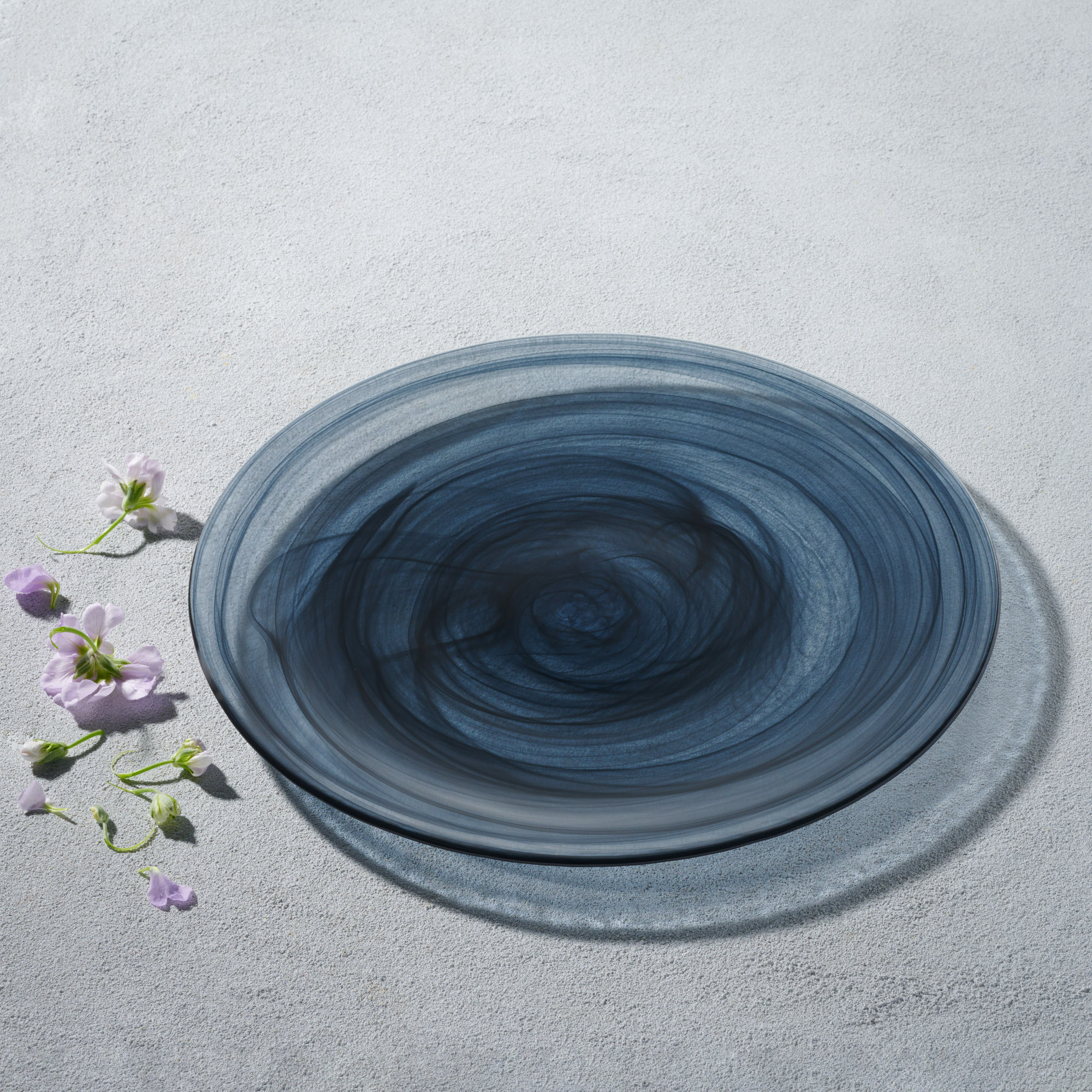 Vikko – Alabaster, Glass Charger, Black, 13″ | Rental Vikko – Alabaster, Glass Charger, Black, 13″ | Rental