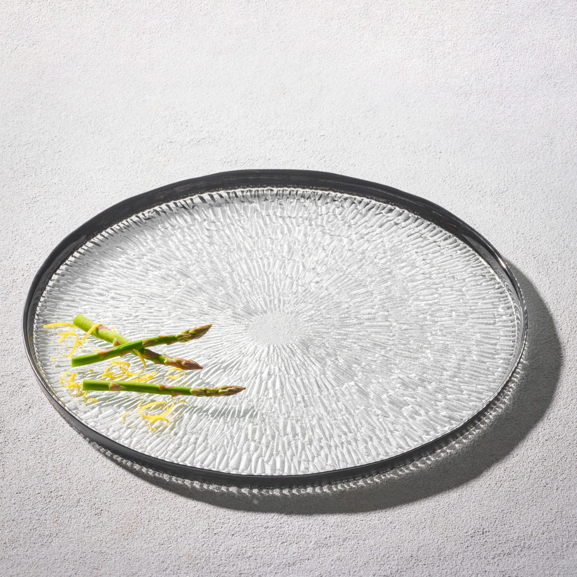 Vikko – Domo, Glass Charger with Black Rim and Lip, Dishwasher Safe, 13″ | Rental