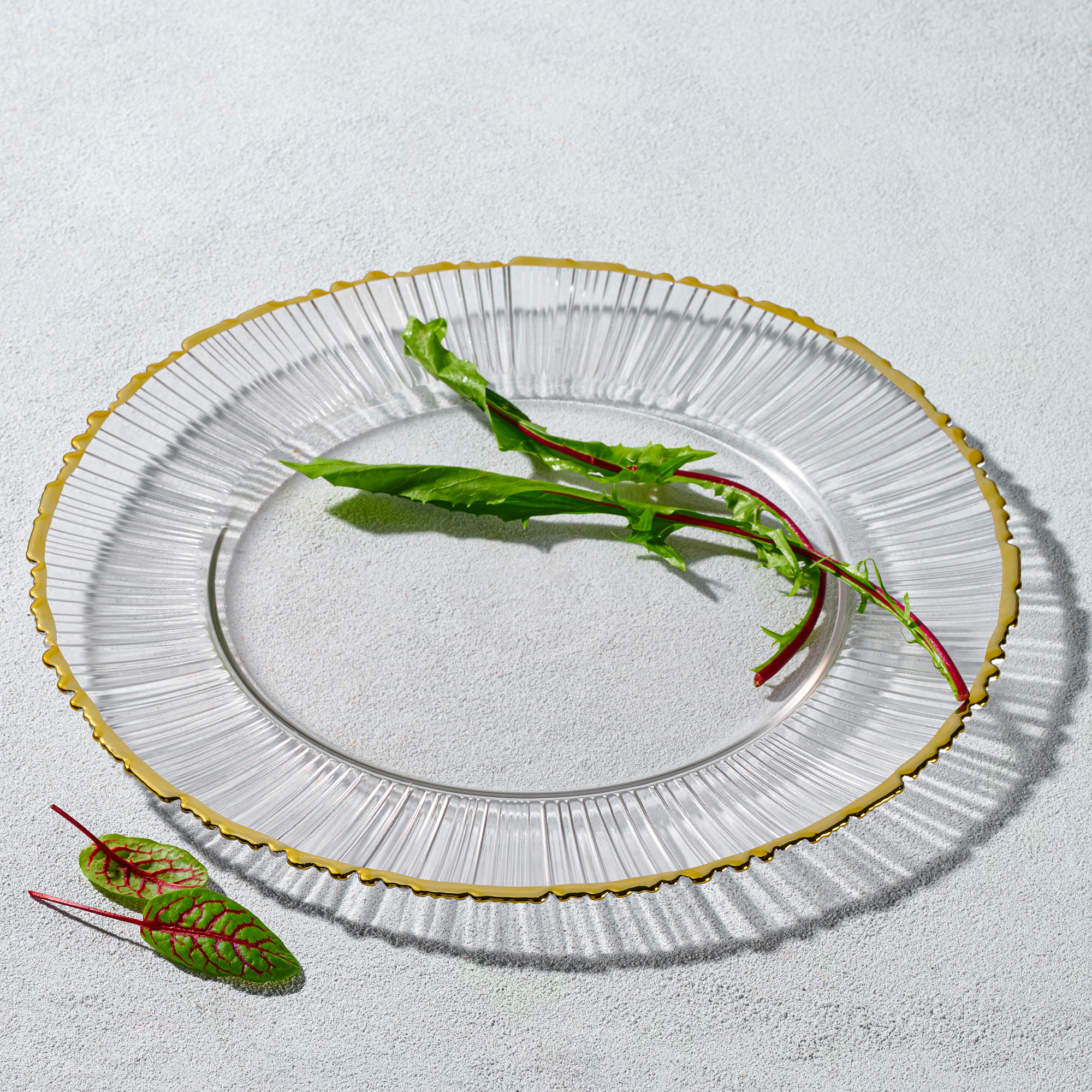 Vikko – Harmony, Glass Charger with Gold Rim, 13″ | Rental Vikko – Harmony, Glass Charger with Gold Rim, 13″ | Rental