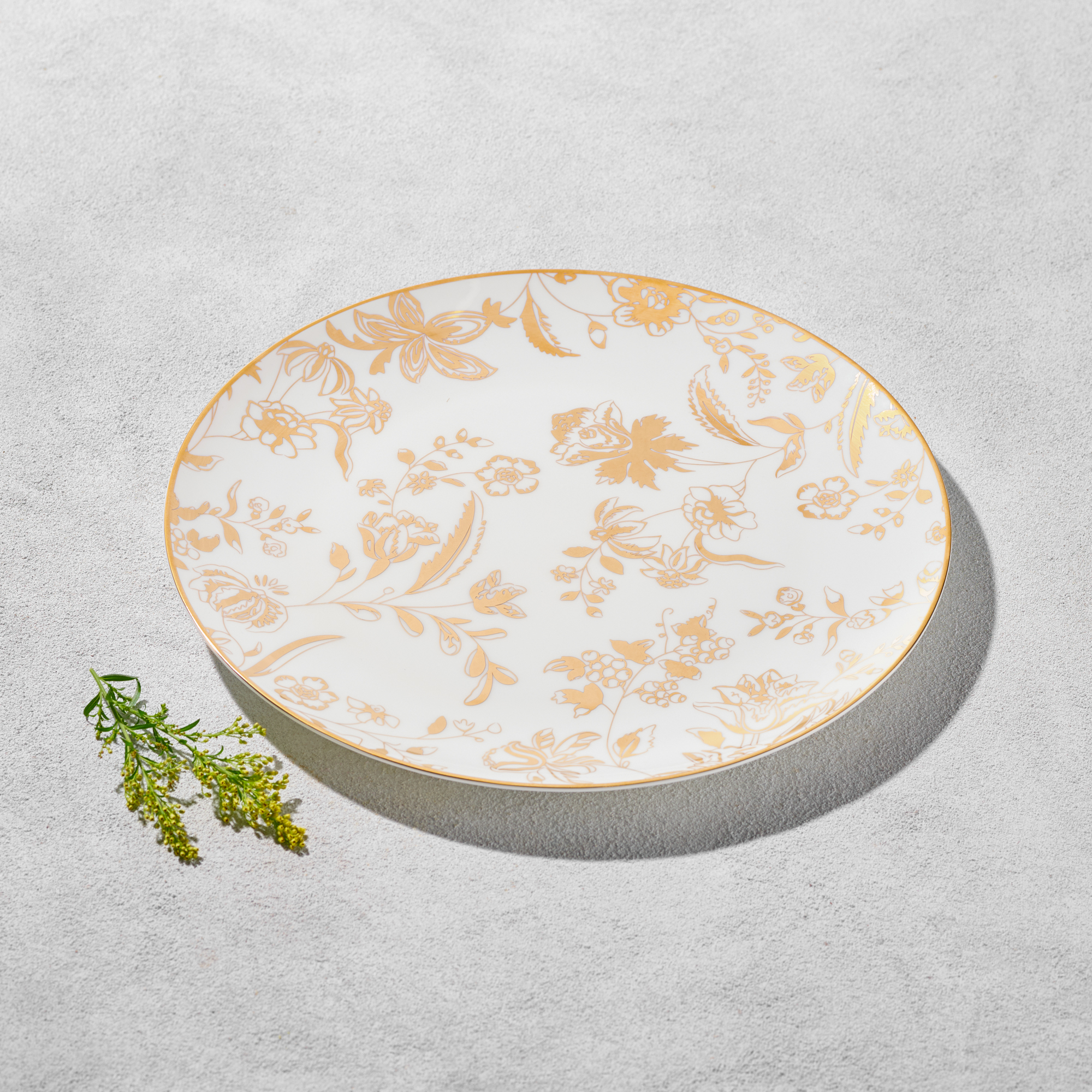 Vikko – Blossom, Charger, White and Gold Floral, 12″ | Rental Vikko – Blossom, Charger, White and Gold Floral, 12″ | Rental