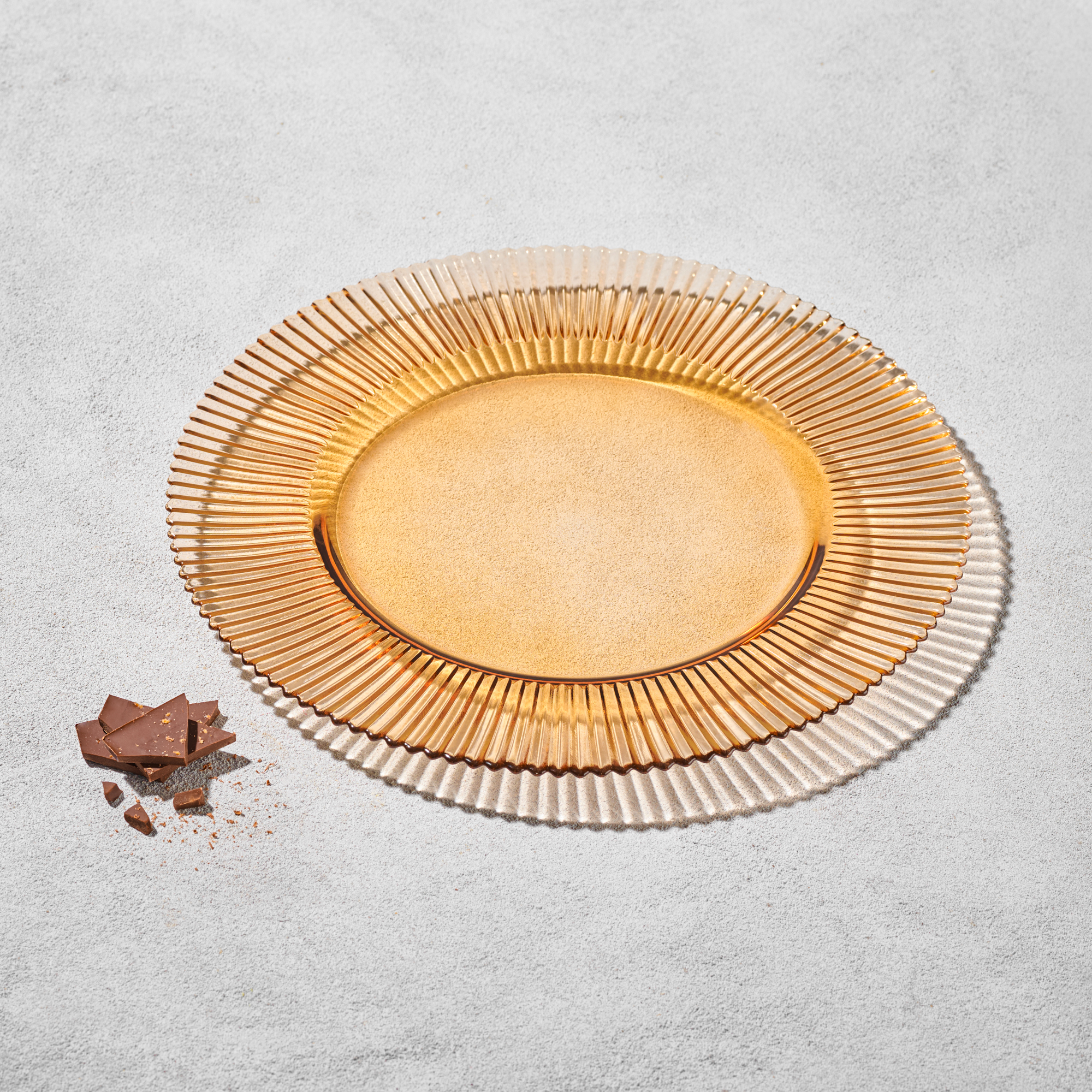Vikko – Forest, Ribbed Glass Charger, Amber, 13″ | Rental Vikko – Forest, Ribbed Glass Charger, Amber, 13″ | Rental
