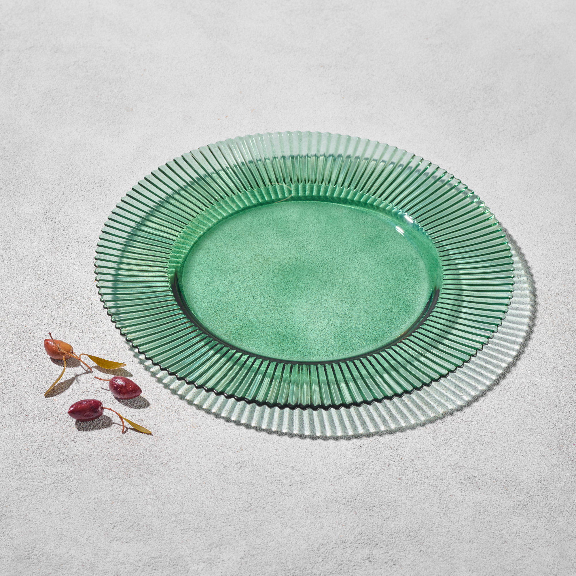 Vikko – Forest, Ribbed Glass Charger, Green, 13″ | Rental Vikko – Forest, Ribbed Glass Charger, Green, 13″ | Rental