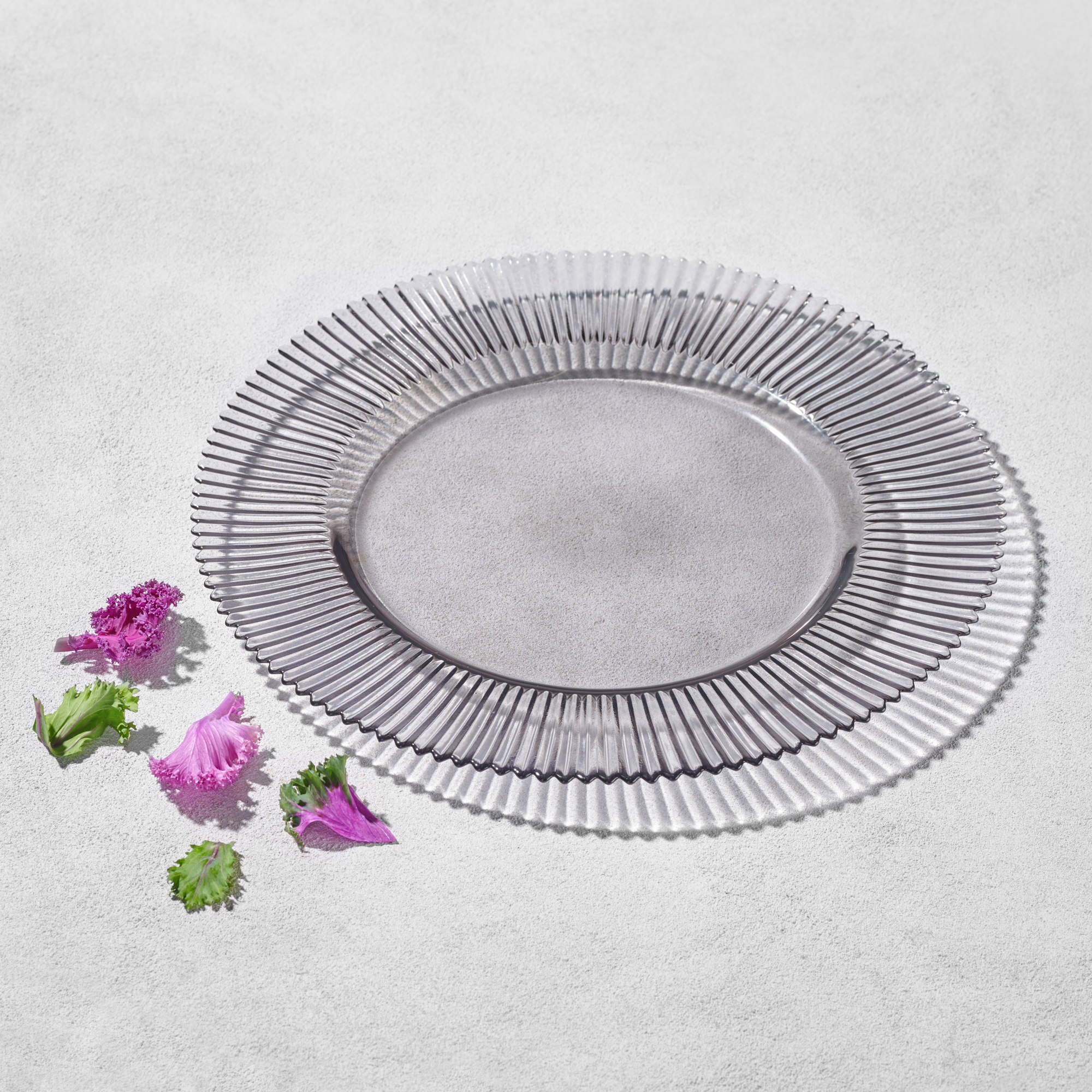 Vikko – Forest, Ribbed Glass Charger, Smoked, 13″ | Rental Vikko – Forest, Ribbed Glass Charger, Smoked, 13″ | Rental